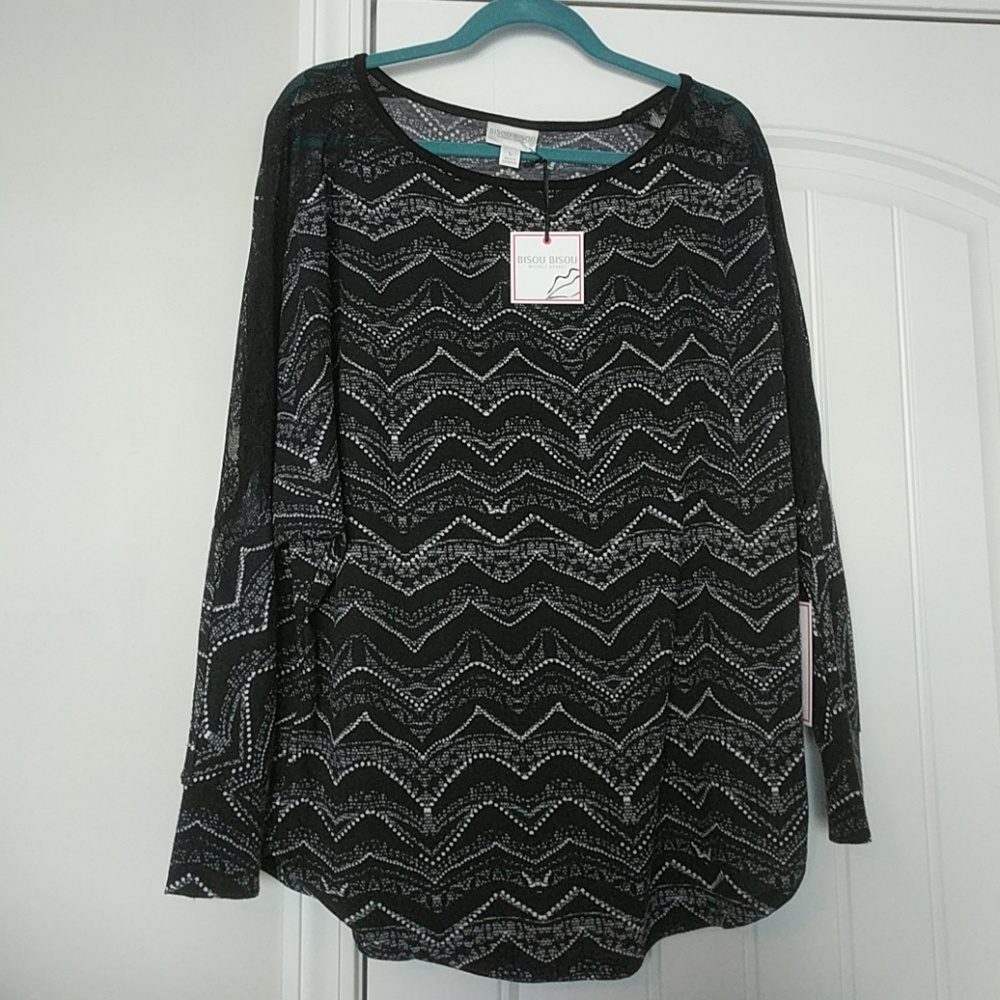Bisou Bisou Black and White Chevron Print Top